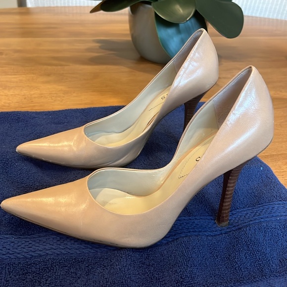 Women’s Guess Nude Pump, Size 7.5 - Picture 2 of 5